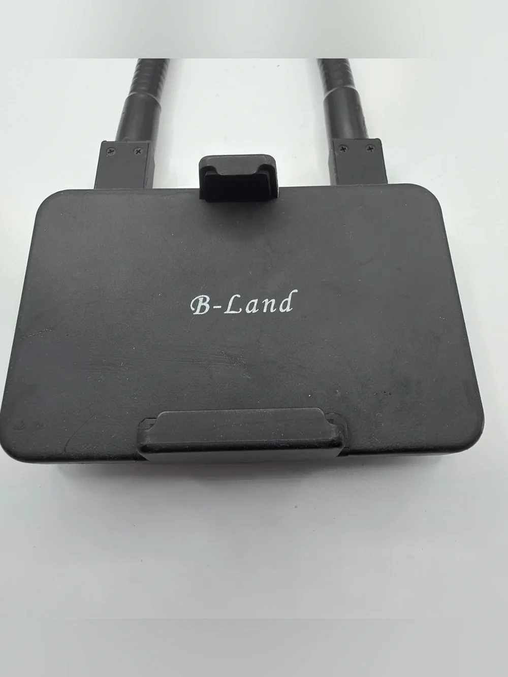 B land hands free